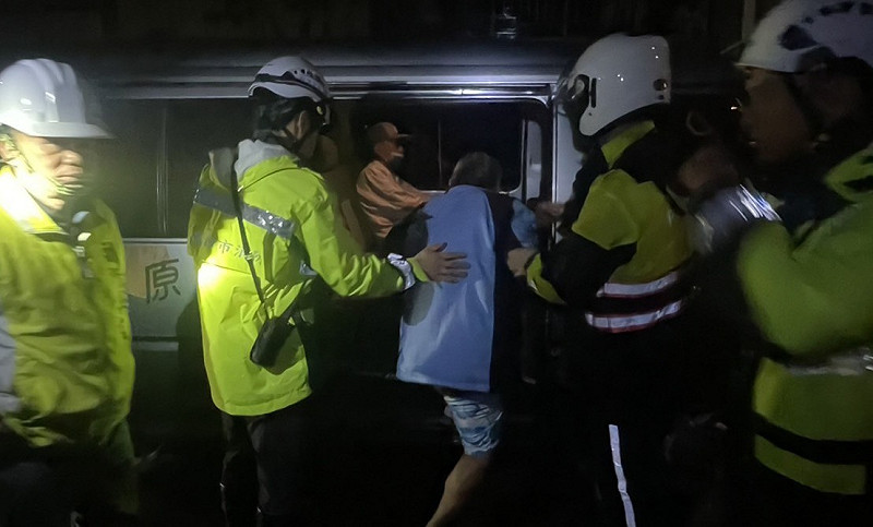 茂林區連夜預防性撤離保全戶。   圖：高雄市政府/提供