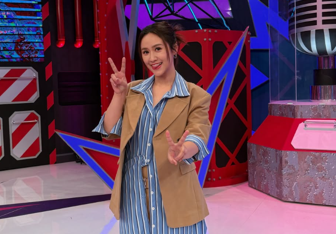 《小姐不熙娣》代班主持人Sandy吳姍儒鬧出踩照片爭議，加上先前傳出小S不滿與她一同報名金鐘獎，有消息指出Sandy想請辭節目。   圖：翻攝自Sandy IG