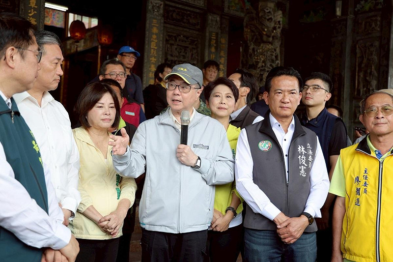 行政院長卓榮泰29日一早前往台南視察淹水情形。   圖：行政院／提供