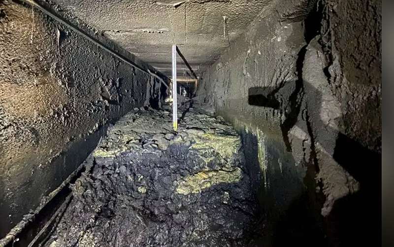 中壢區環北路「環北灣」再度淹水,市府水務局發現下方溝渠淤積硬化80%堵塞只能靠人工慢慢清。 圖:市府水務局提供