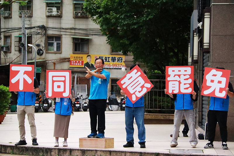 中選會開票結果疑誤植，林德福辦公室查證發現，「永和區光復里747投票所」實際為「504票不同意、308票同意」，與中選會公布相反。   圖：取自林德福臉書