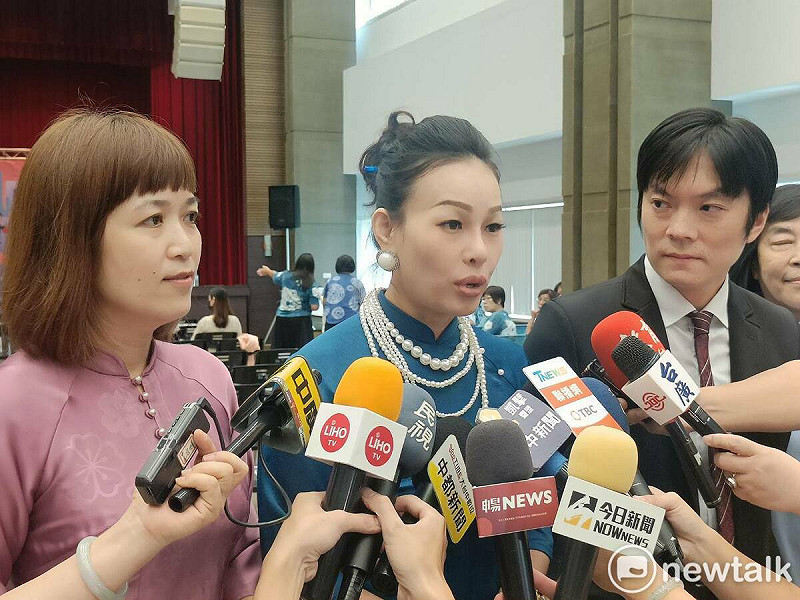 論壇邀請金鐘獎入圍演員阮氏翠恆、廣播主持人阮氏貞，以生命故事回應媒體如何形塑社會觀感。   圖：唐復年/攝