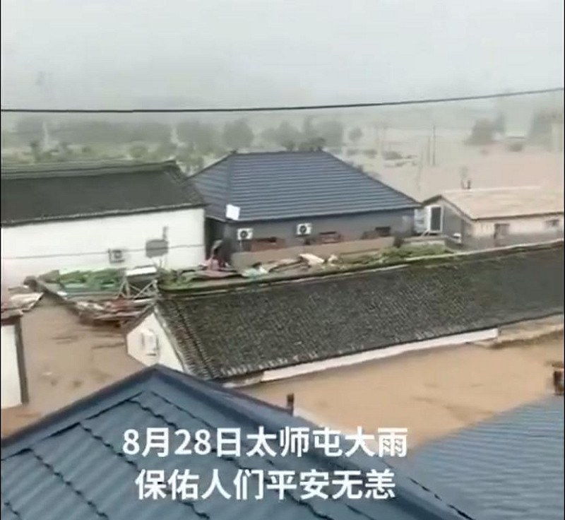 北京近日遭遇罕見暴雨襲擊,密雲區發生1959年以來最大降雨,引發大規模洪水侵襲。 圖:翻攝自 X 北京近日遭遇罕見暴雨襲擊,密雲區發生1959年以來最大降雨,引發大規模洪水侵襲。 圖:翻攝自 X