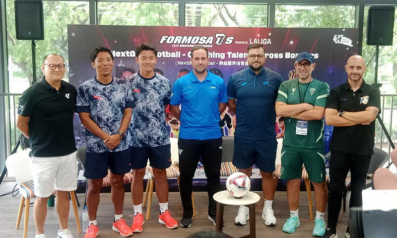 座談會陣容包括地主隊高雄Attackers FC、西甲赫塔菲俱樂部、卡迪斯俱樂部、日本大津高中教練。 圖:孫家銘攝