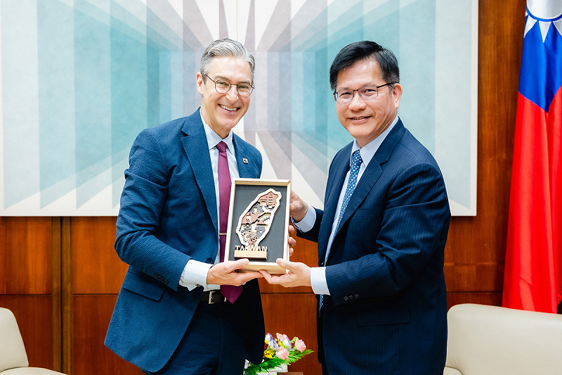 林佳龍會晤美國「國家民主基金會」（National Endowment for Democracy, NED）會長兼執行長威爾遜（Damon Wilson）。   圖：翻攝自林佳龍臉書