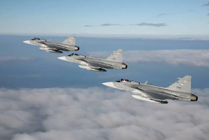 JAS-39E/F「鷹獅」戰機。 圖:翻攝自騰訊網 JAS-39E/F「鷹獅」戰機。 圖:翻攝自騰訊網