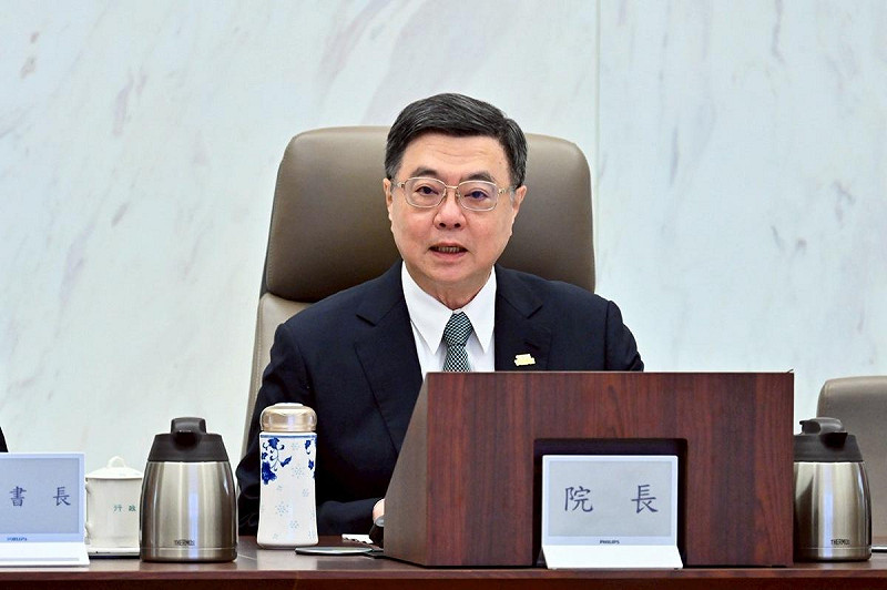 立法院日前通過國民黨版本、含普發現金1萬元的特別條例，被認為是影響大罷免投票結果的重要因素之一。行政院長卓榮泰在院會拍板「不提覆議」，但未來將聲請釋憲；另外，考量對美談判結果與當初擬定特別條例時的狀況有所改變，政院將提出特別條例的修正草案。   圖：行政院提供