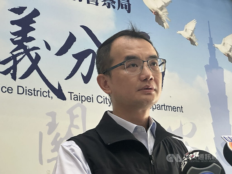 台北市警察局信義分局31日上午針對信義區商場地下停車場命案召開破案記者會，由偵查隊長曾逸群（圖）進行說明。中央社記者劉建邦攝　114年7月31日   