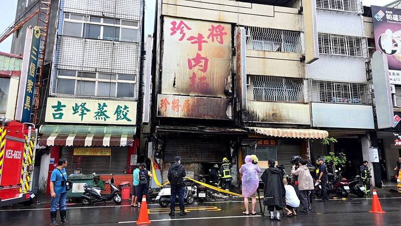 台中牛肉麵店失火造成謝姓一家三代5口2人死亡，其他3人命危搶救中。   圖：民眾提供