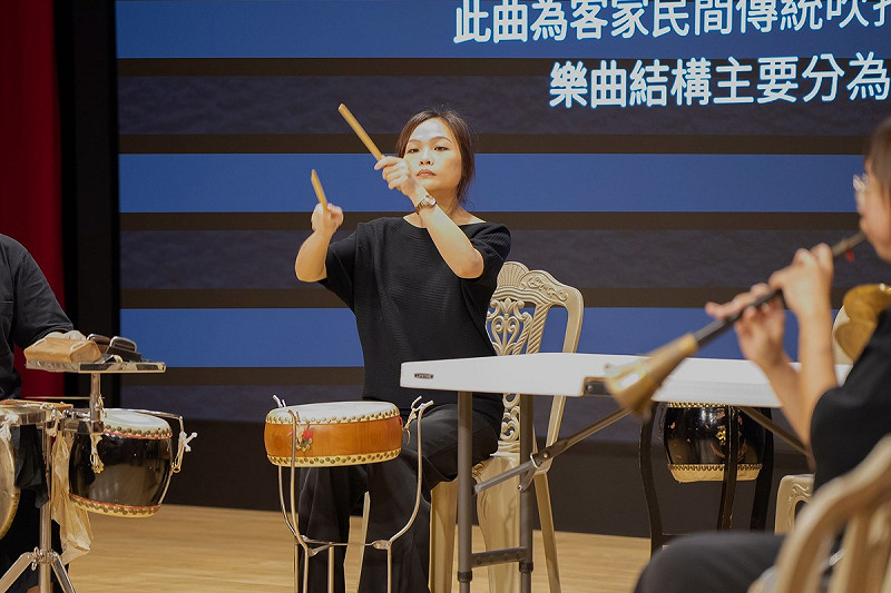 苗栗陳家班北管八音團現場示範演奏客家八音。   圖：文化部文化資產局提供