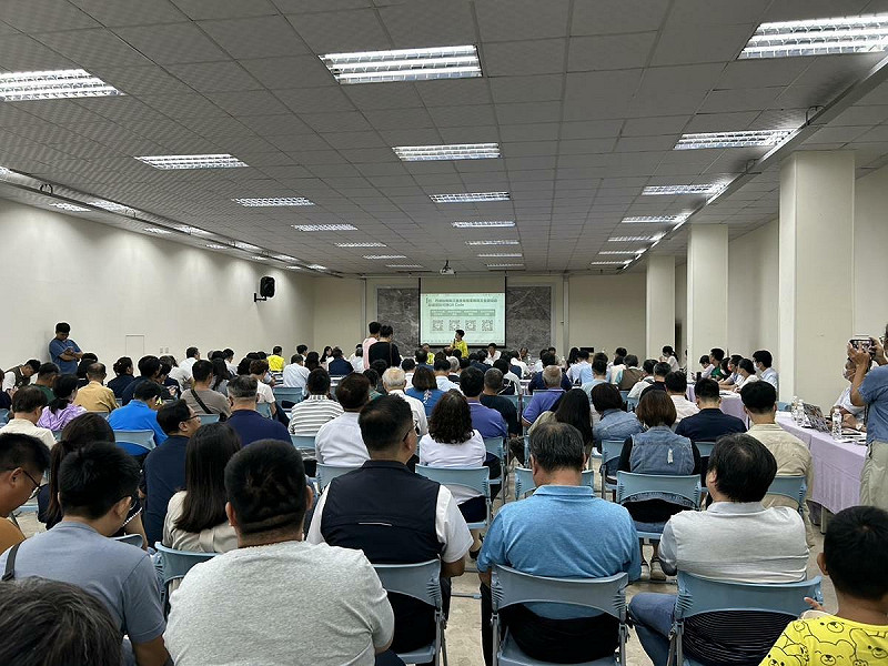 丹娜絲颱風和後續水災重創台南,造成農漁業損失慘重。立委陳亭妃今日舉辦「丹娜絲颱風災損復建座談會」,傾聽各界需求與聲音。 圖:陳亭妃服務處提供