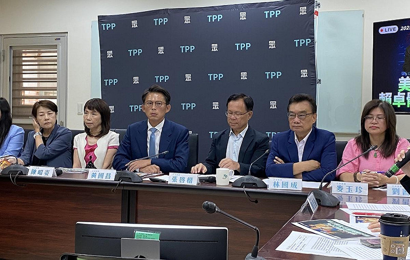 民眾黨團8位立委舉行「美對台關稅20% 賴卓讓台灣被打趴」記者 圖:林朝億/攝