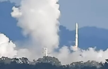 澳洲自製火箭順利點火升空,雖然在短短14秒後失控墜地。 圖:翻攝自 X 澳洲自製火箭順利點火升空,雖然在短短14秒後失控墜地。 圖:翻攝自 X