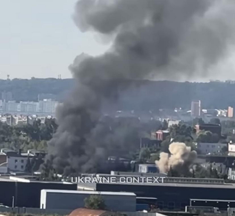 烏軍無人機突襲俄羅斯海參崴的一座軍工廠，造成連環爆炸。   圖：翻攝自 X