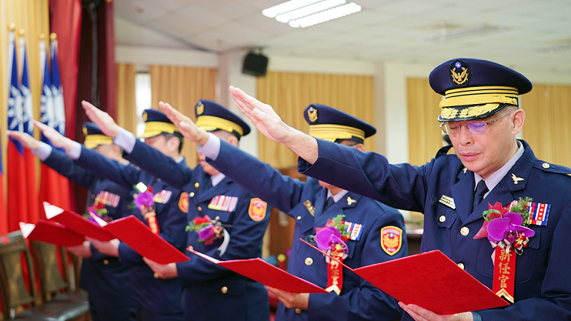 高雄市政府警察局七個分局「卸、新任分局長聯合布達交接典禮」。   圖：高雄市政府警察局/提供