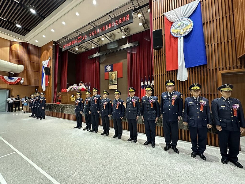 台中市警察局卸、新任局長及分局長、大隊長聯合交接典禮1日舉行,由台中市長盧秀燕主持,盧秀燕表示,相信在新任警局長吳敬田領導下,有信心在治安、交通等面向表現會更好。中央社記者趙麗妍攝 114年8月1日