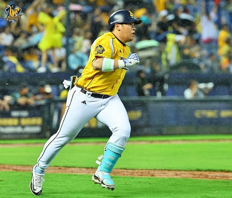 7月30日終於敲出本季首轟的中華職業棒球大聯盟中信兄弟隊野手曾頌恩（圖）8月1日表示，希望延續手感，也認為在全壘打大賽奪冠多少有幫助。（中信兄弟提供）中央社記者楊啟芳傳真　114年8月1日   