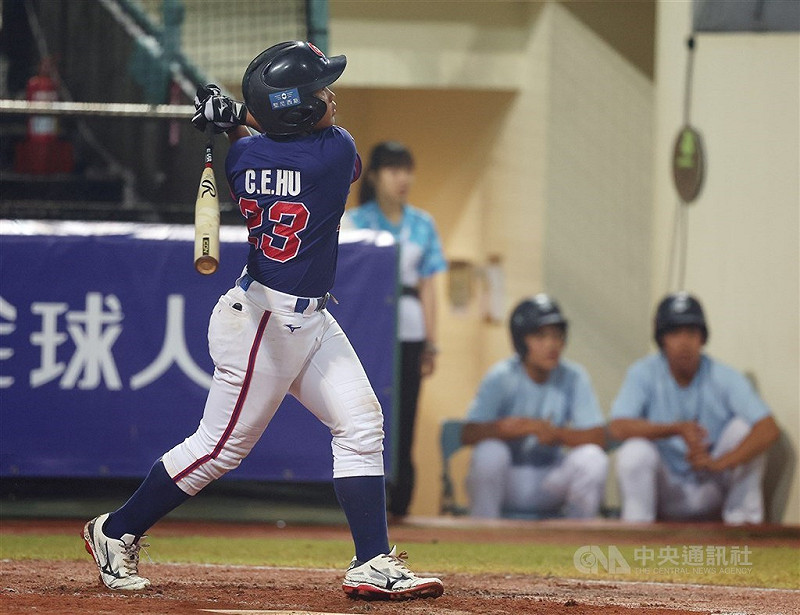 U12世界盃棒球賽台灣隊2日在超級循環賽複賽出戰韓國隊，3局上，台灣打者胡誠恩（圖）開轟，助隊進帳2分。中央社記者張新偉攝　114年8月2日   