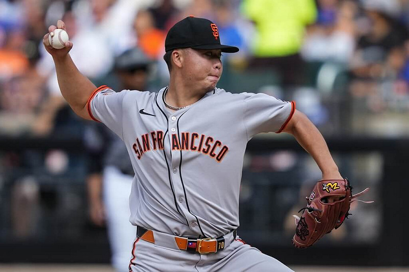 MLB舊金山巨人隊台灣投手鄧愷威2日在紐約大都會客場先發，投3.1局承擔敗投。（美聯社）   