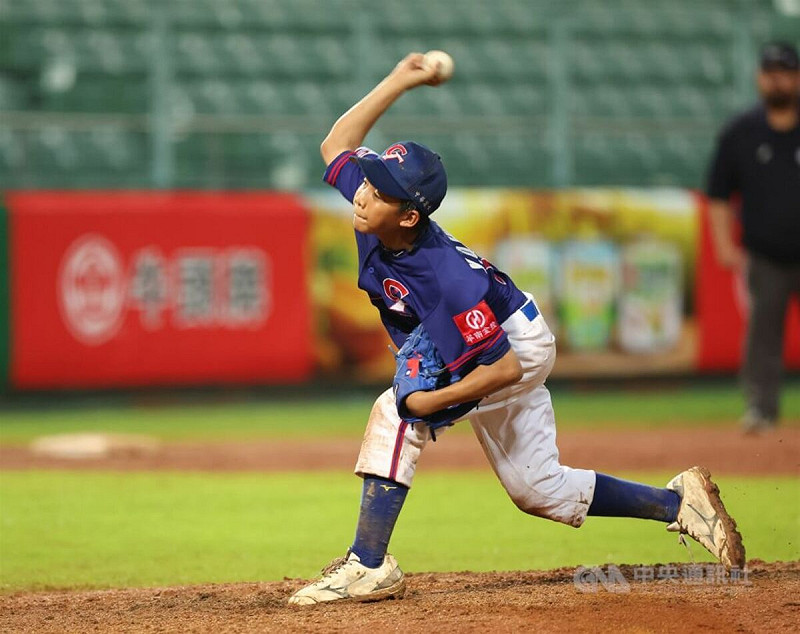U12世界盃棒球賽台灣隊2日在超級循環賽複賽最終戰交手韓國隊，鏖戰至延長賽9局，由黃宇謙登板關門成功，終場台灣以11比5搶勝。中央社記者張新偉攝  114年8月2日   