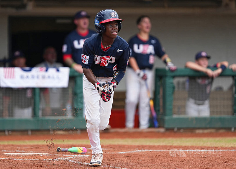 U12世界盃棒球賽美國隊3日以7比1擊敗日本隊,奪下隊史第6冠,美國隊哈奇(Nolan Michael Charles HATCH)單場4打數擊出4支安打,打下2分打點。中央社記者張新偉攝 114年8月3日