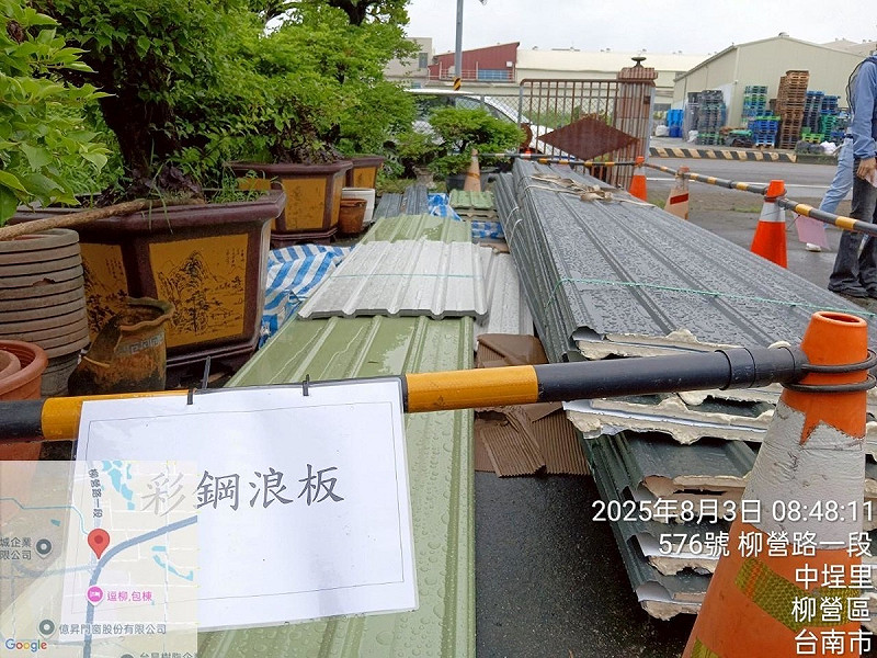 行政院「雲嘉南災後復原前進指揮所整合中央單位」與臺南市17區公所,動員109家修繕廠商投入災屋修繕。 圖:行政院提供 行政院「雲嘉南災後復原前進指揮所整合中央單位」與臺南市17區公所,動員109家修繕廠商投入災屋修繕。 圖:行政院提供