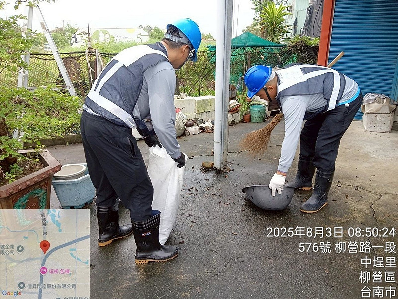 行政院「雲嘉南災後復原前進指揮所整合中央單位」與臺南市17區公所,動員109家修繕廠商投入災屋修繕。 圖:行政院提供 行政院「雲嘉南災後復原前進指揮所整合中央單位」與臺南市17區公所,動員109家修繕廠商投入災屋修繕。 圖:行政院提供