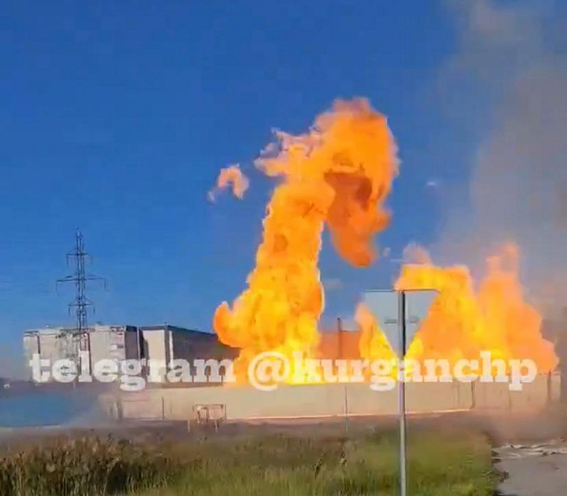 黑海沿岸觀光重鎮索契(Sochi)首當其衝,一處油庫遭無人機擊中起火。 圖:翻攝自 X 黑海沿岸觀光重鎮索契(Sochi)首當其衝,一處油庫遭無人機擊中起火。 圖:翻攝自 X