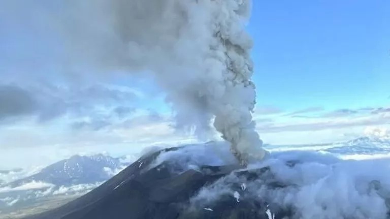 堪察加半島克拉謝寧尼科夫火山口噴發情況。圖：資料照片