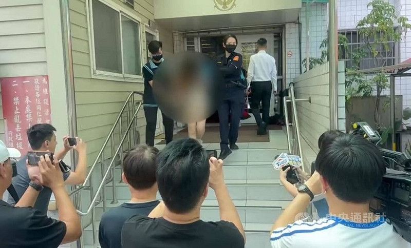 藝人侯沁潔涉駕車拒警攔查，加速逃離，遭新莊警方圍捕落網，4日依涉嫌妨害公務罪嫌移送新北地檢署偵辦。（翻攝照片）中央社記者王鴻國傳真 114年8月4日   
