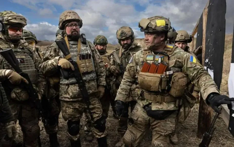  一架由單兵操控的無人機即可摧毀數百萬美元的坦克。 圖：翻攝自 騰訊網 