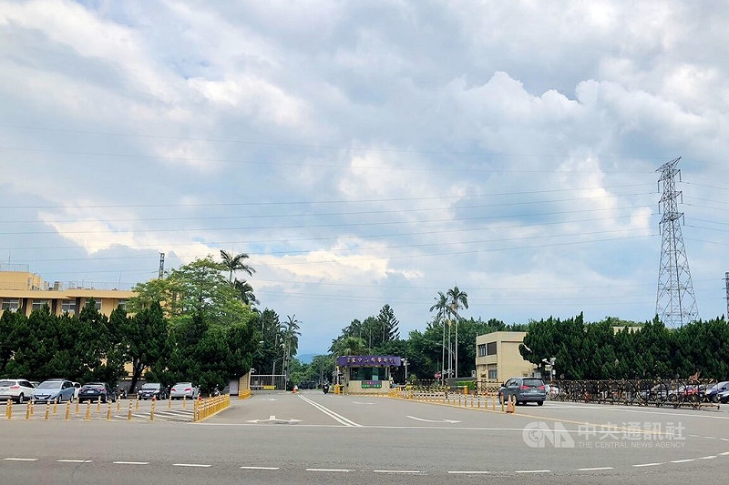 國家中山科學研究院表示，龍門院區某實驗室4日下午執行裝備功率測試時引發高溫濃煙，第一時間實施人員疏散後使用二氧化碳系統滅火，並通知消防隊進行搶救，目前熱源已控制，持續排煙中。中央社記者吳睿騏桃園攝　114年8月4日   