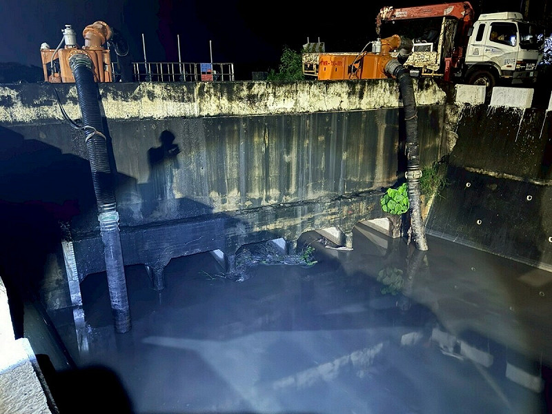 台中支援抽水機抵達雲林,成功降低積水、紓解災區壓力。 圖:台中市政府提供