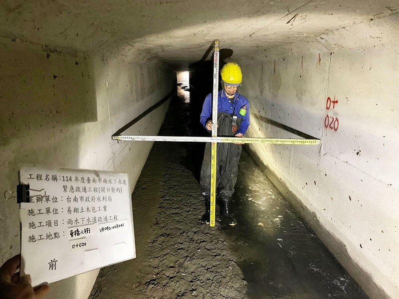 水利局說明，從109年至111年期間，市府已經完成雨水下水道清淤長度402,413公尺與清淤量81,873立方公尺，所有清淤成果均定期列管及追蹤。   圖：台南市政府提供