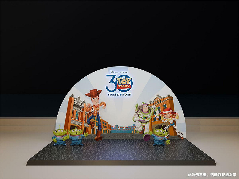 以大稻埕特色紅磚建築做為背景,呈現《玩具總動員》角色們在此探險的冒險氛圍。 圖:取自大稻埕夏日節官網