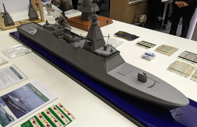 日本最上級護衛艦模型。 圖 : 翻攝自零度Military