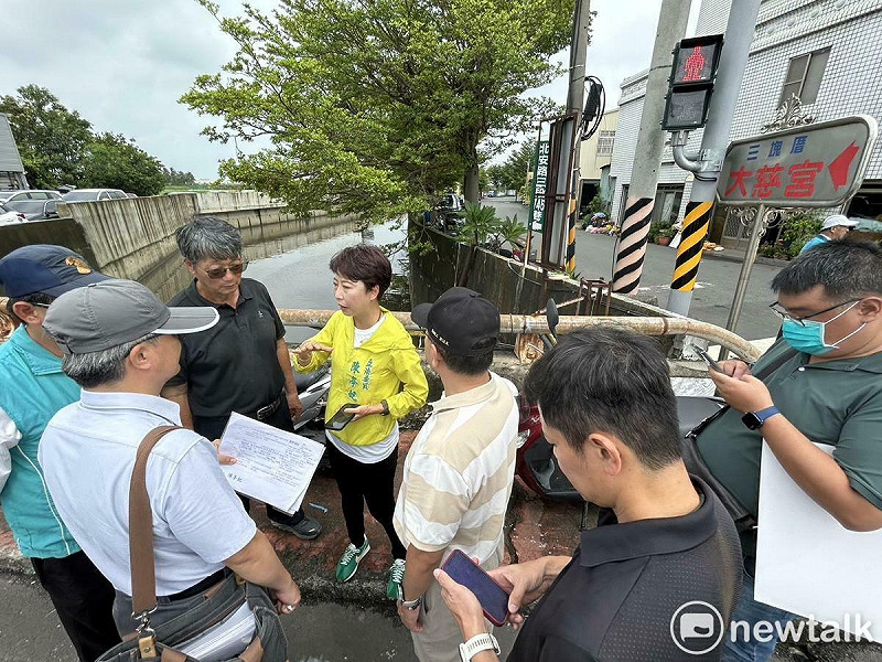 豪大雨對台南市後壁、永康、安南、北區、大內等區造成極大的影響，立委陳亭妃今日迅速召集11場會勘，邀請農業部農田水利署、水保署、經濟部水利署、內政部國土署、台南市水利局等單位與在地議員、里長深入探討災後復原工作。   圖：陳亭妃服務處提供