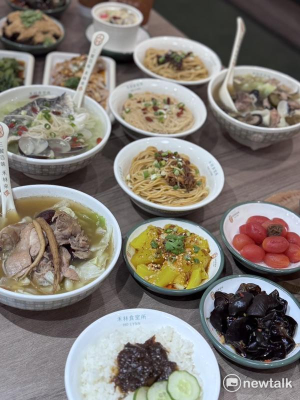鮮干貝雞湯、人蔘雞湯等多款湯品,再搭配五款夏季涼拌菜,使炎熱夏季「更開胃」。 圖:林怡伶/攝