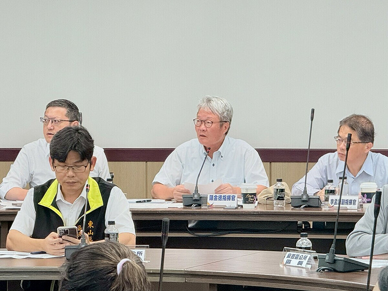 行政院雲嘉南災後復原前進指揮所今（5）日由指揮官陳金德政務委員宣布，低收及中低收入（弱勢戶）之受災民宅修繕經費由政府全額負擔。   圖：行政院提供