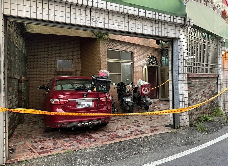 嘉義縣一對夫婦今天凌晨因故爭吵，黃姓妻子涉嫌持水果刀刺殺莊姓丈夫，造成莊男胸部多處穿刺傷，送醫不治。（警方提供）中央社記者黃國芳傳真　114年8月6日   