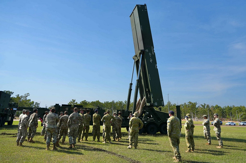 美澳護身軍刀演習前，美國陸軍第3多域特遣隊在澳洲北領地部署「暗鷹」（Dark Eagle）長程高超音速武器。   圖：翻攝 US Army 