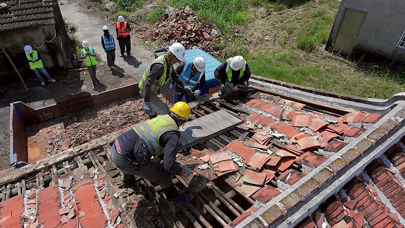 交通部公路局媒合11家營造業廠商投入災害復原重建家園工作。   圖：公路局／提供