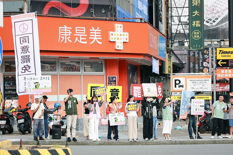 罷團呼籲竹北市民,8月23日站出來行使公民權,罷免林思銘投下同意票,重啟核三公投投下不同意。 圖:范雲辦公室提供