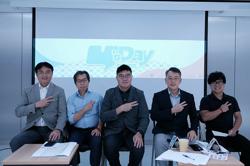 Y’s Day「週三青年日」6日晚上舉辦第117場「『日』漸保守？參議院選後的日本政局走向與印太局勢」，舞台上由左至右依序為徐浤馨、謝文生、王文岳、王尊彥、胡瀚雯。   圖：Y’s Day「週三青年日」提供