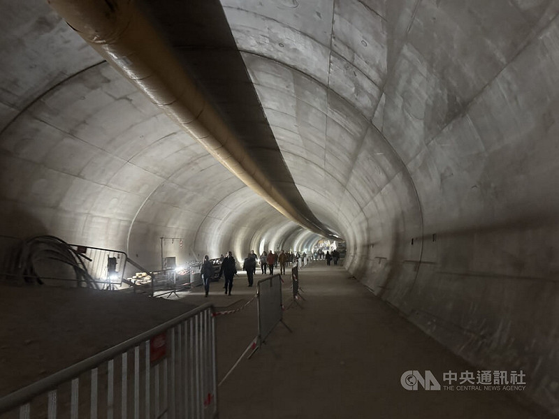 布拉格市政府新建地鐵D線以連接布拉格南部住宅區，建設計畫分多個階段施工，預計2036年完工。圖為布拉格市政府日前開放民眾參觀興建中的地鐵D線。中央社記者劉郁葶布拉格攝　114年8月7日   圖：中央社提供