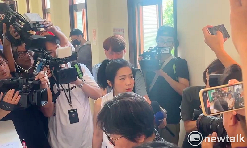 國民黨立委徐巧芯質疑外交國防委員會全程秘密會議是黑箱,遭綠委吐槽,雙方爆口水戰。 圖:金大鈞/攝