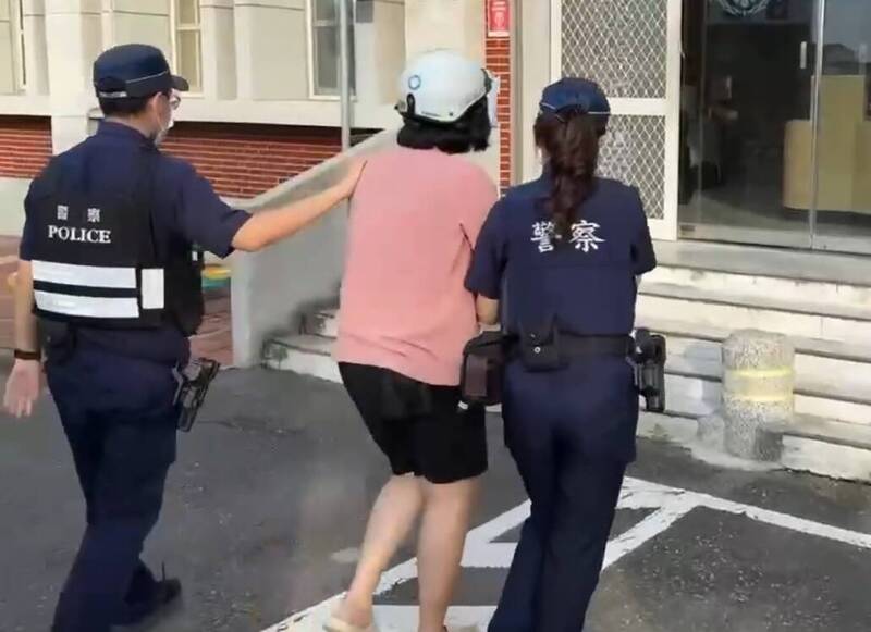 嘉義縣昨日深夜發生一起家庭悲劇，30歲黃姓女子日前與36歲丈夫莊姓男子因家庭瑣事爆發激烈爭執，最終竟持水果刀刺殺丈夫頸部、胸口與背部，導致莊男送醫不治。   圖：警方提供