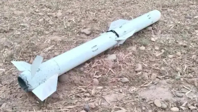 在印太地區軍事緊張加劇之際，日本電子戰與雷達領域的頂尖專家近日在印度政府的許可下，成功檢視了中國 PL-15 空對空飛彈的戰場殘骸。   圖:翻攝自騰訊網