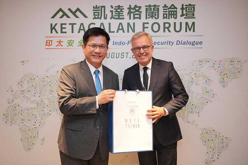 林佳龍拍板法國國民議會前議長戴扈傑(François de Rugy)參與凱達格蘭論壇。 圖:翻攝自林佳龍臉書 林佳龍拍板法國國民議會前議長戴扈傑(François de Rugy)參與凱達格蘭論壇。 圖:翻攝自林佳龍臉書