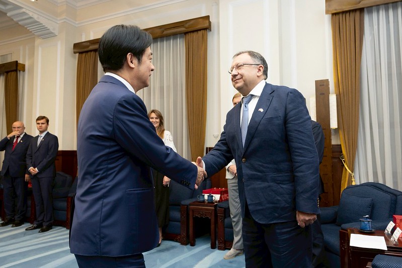 總統賴清德、烏克蘭議員克尼茨基（Mykola Kniazhytskyi）。   圖：總統府提供